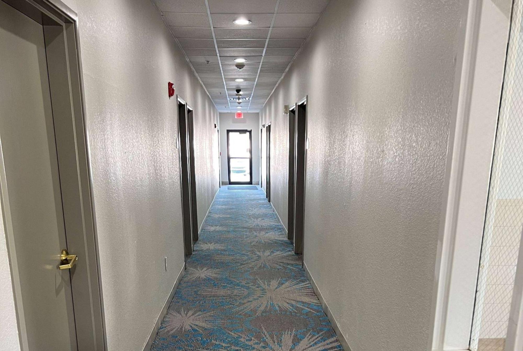 Days Inn By Wyndham Near Kansas Speedway Kansas City Bagian luar foto