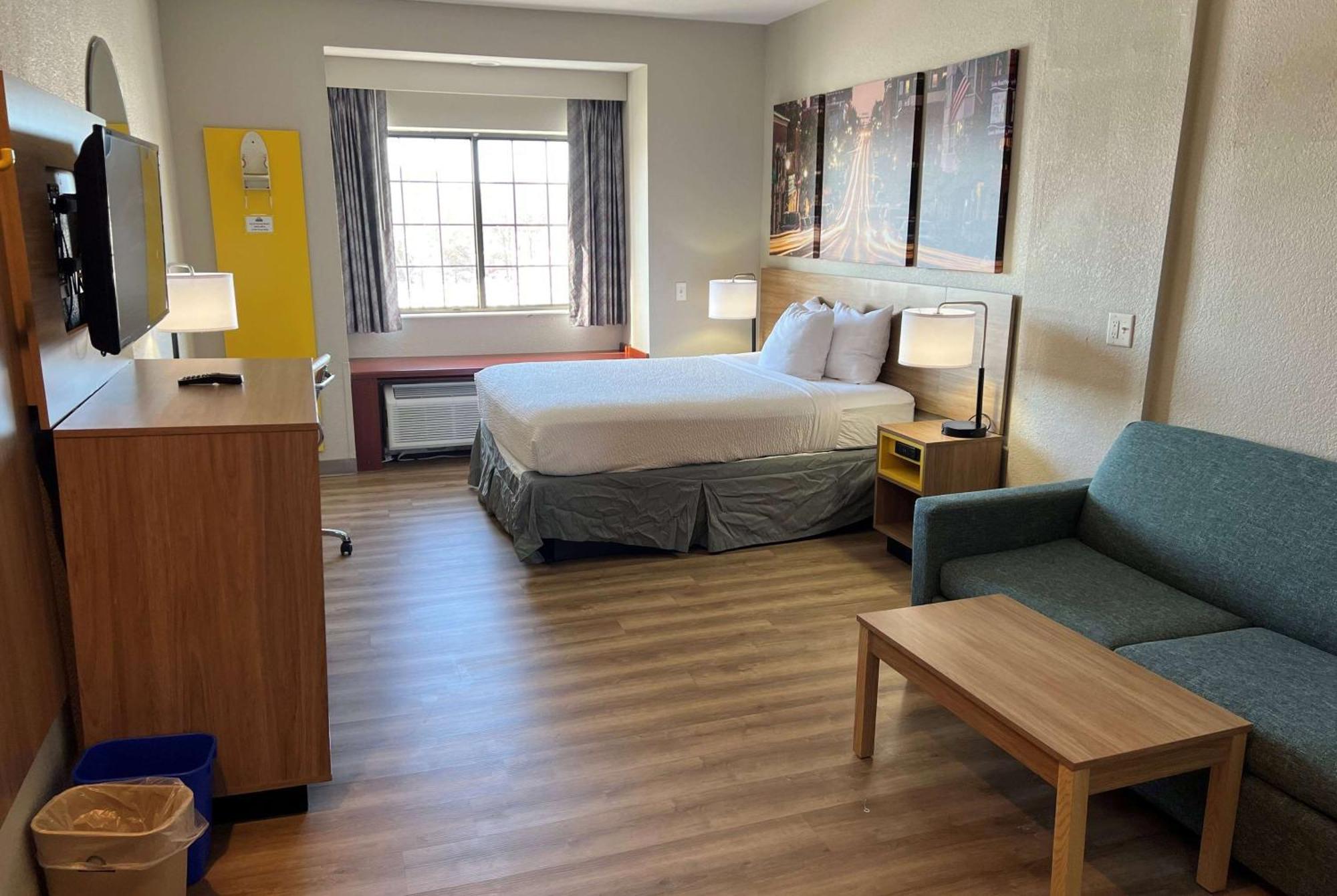 Days Inn By Wyndham Near Kansas Speedway Kansas City Bagian luar foto