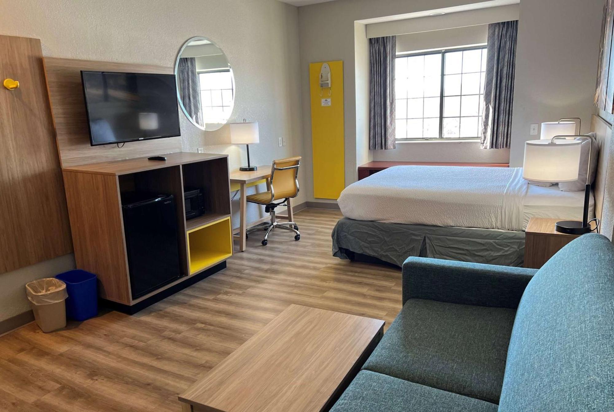 Days Inn By Wyndham Near Kansas Speedway Kansas City Bagian luar foto