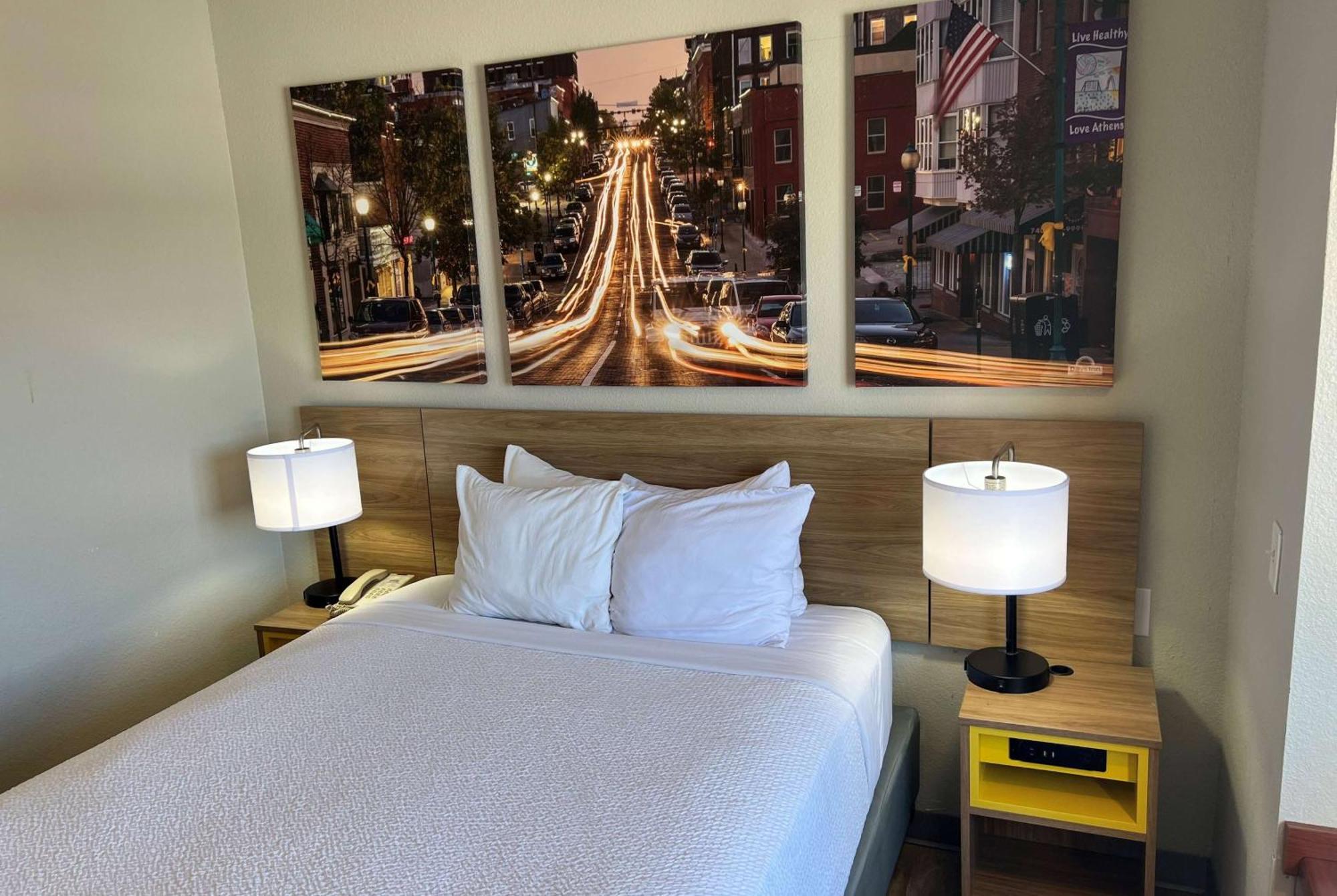 Days Inn By Wyndham Near Kansas Speedway Kansas City Bagian luar foto
