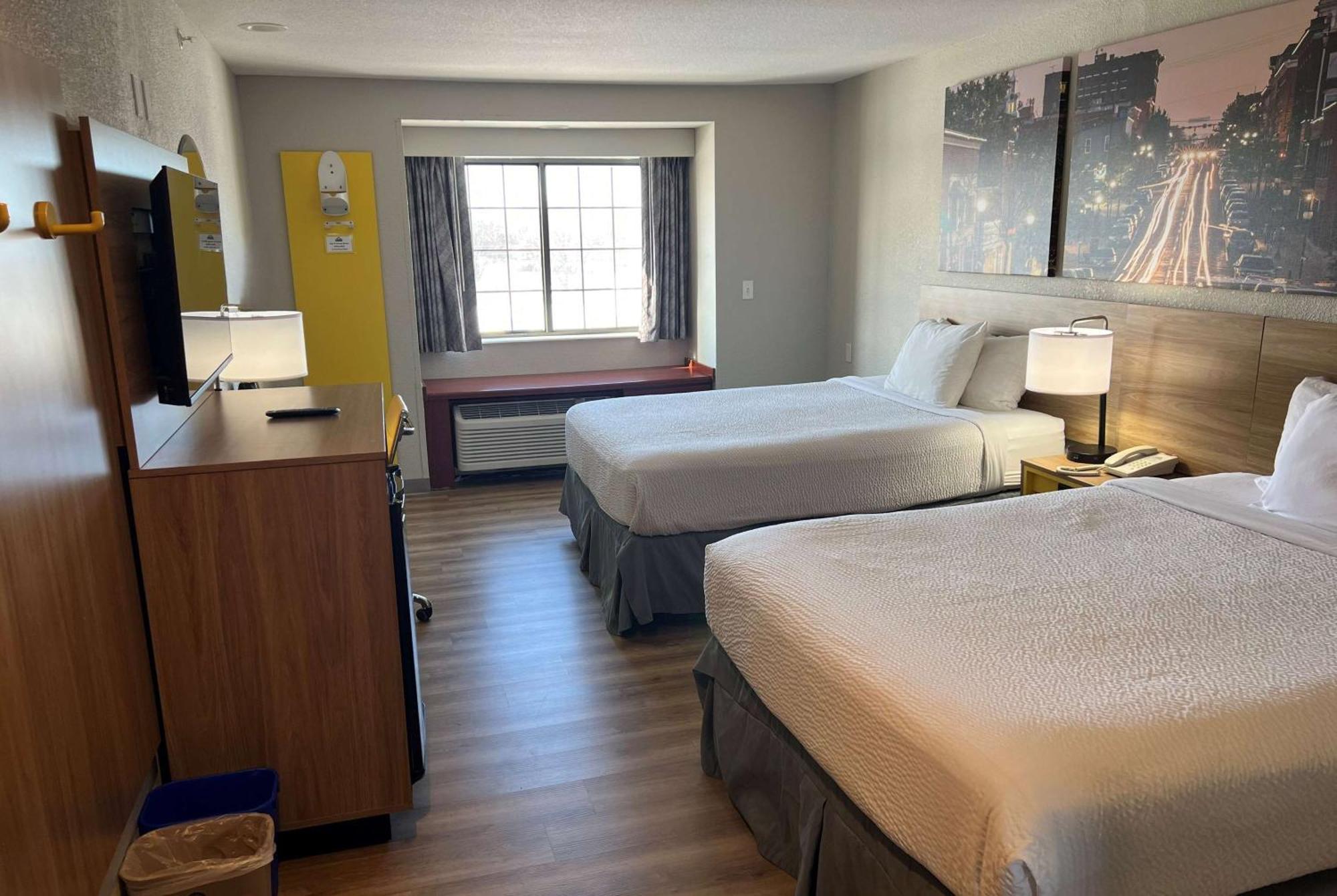 Days Inn By Wyndham Near Kansas Speedway Kansas City Bagian luar foto
